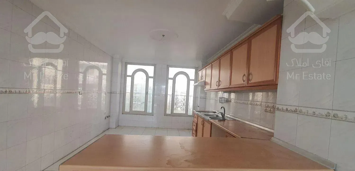 ۱۲۸متر ۳خواب /شهرک نفت/بالای سیمون بولیوار