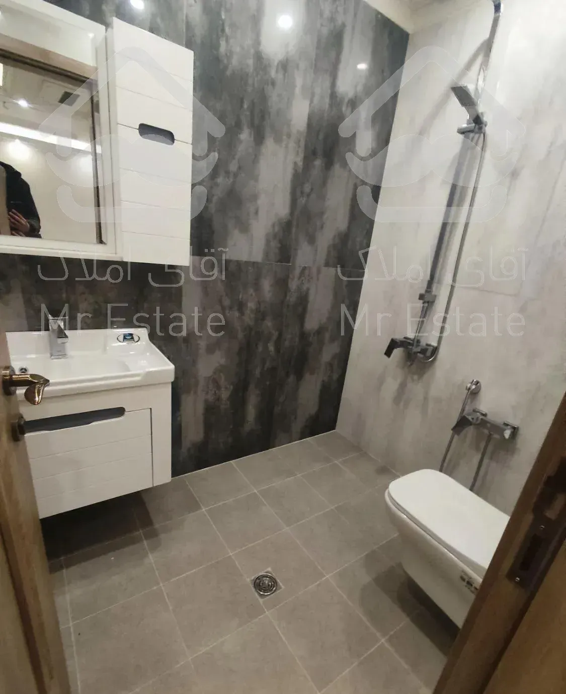 120متر/ لوکیشن تاپ و دنج منطقه/ فول مشاعات فعال