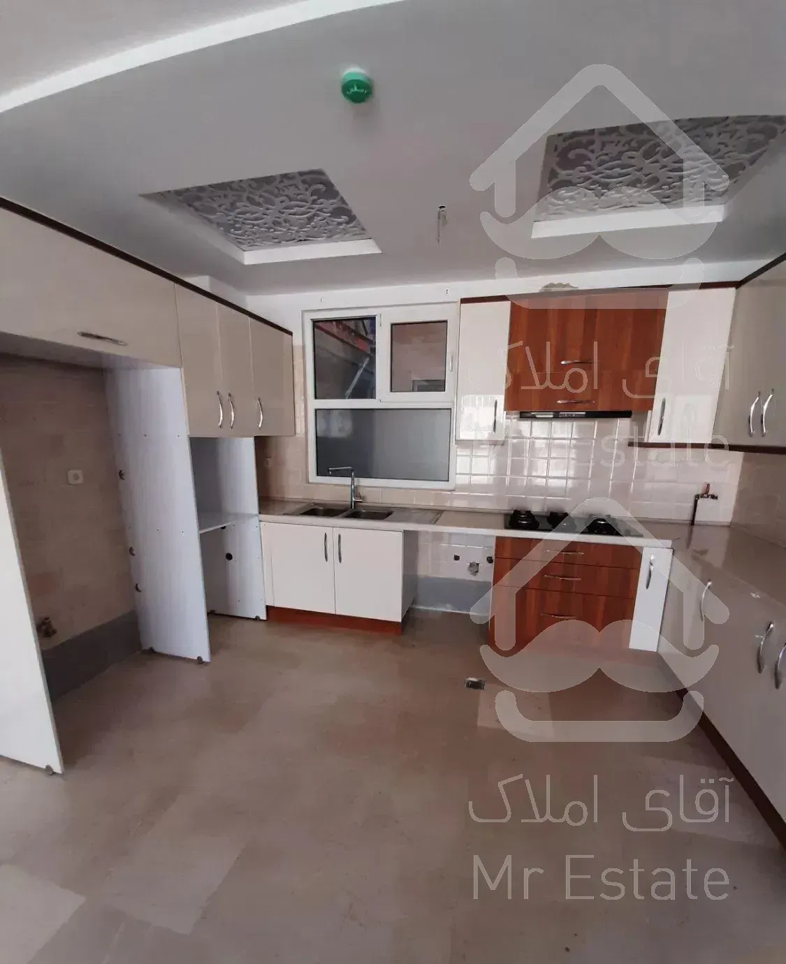 آپارتمان ۱۰۰متر ۲خوابه یکسال ساخت غرق در نور