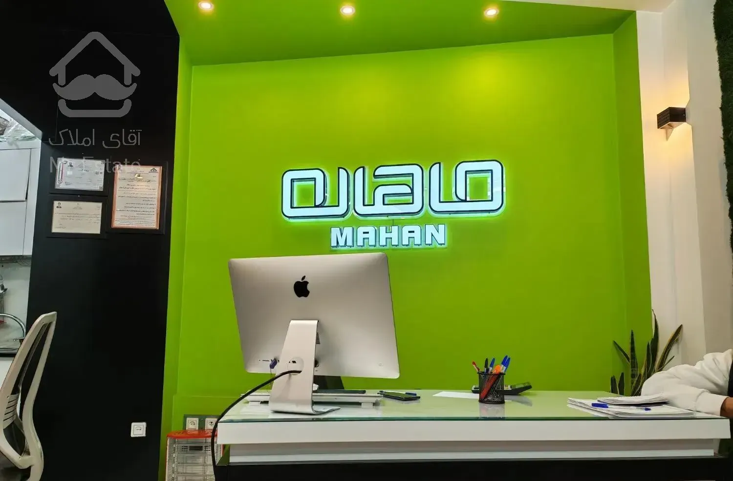 واحد 220 متری مشتاق