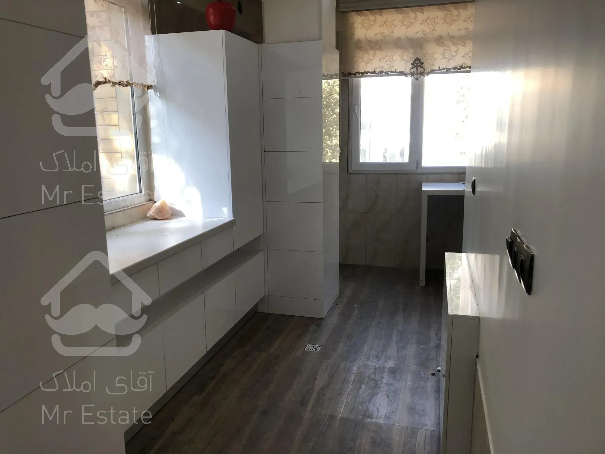 رهن و اجاره آپارتمان ۱۰۵ متری نیاوران تراس نورگیر