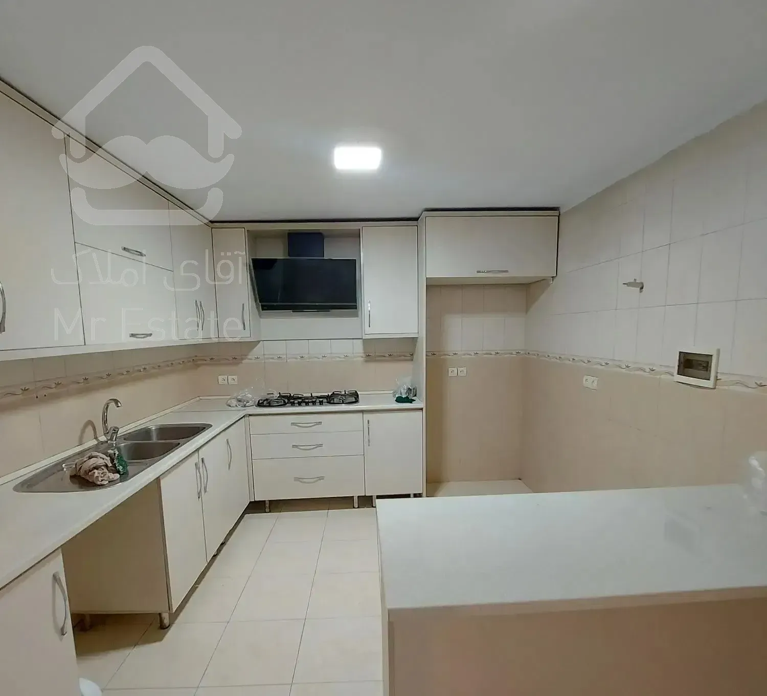 ۱۰۰ متر دوخوابه با حیاط در اختیار (میدان سماء)