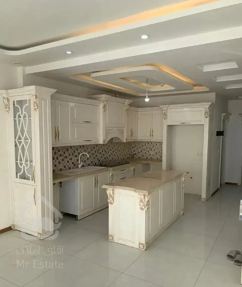 ۱۱۰ متر  / شیک لوکس/ دونبش حاشیه پیروزی/ تمام‌ نور