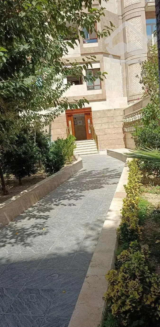 آپارتمان ۱۴۰ متری نوساز