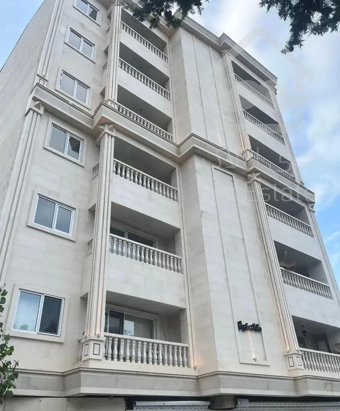 فروش واحد ۱۳۵ متری نوساز ۳ خواب تاپ لوکیشن جمهوری