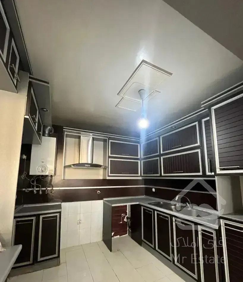 ۹۰ متری/بلوار غدیر/۲ خواب/ طبقه اول