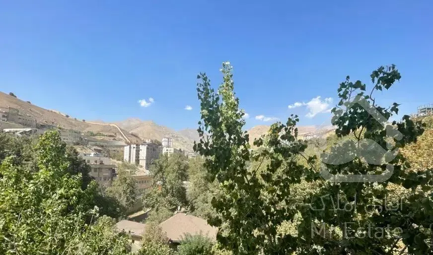 ۹۰ متری با مشاعات با چشم انداز باغ