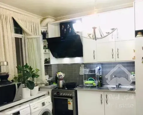 ۱۰۰متر، فول امکانات، ۵ ساله، کم واحد، دو سر نور