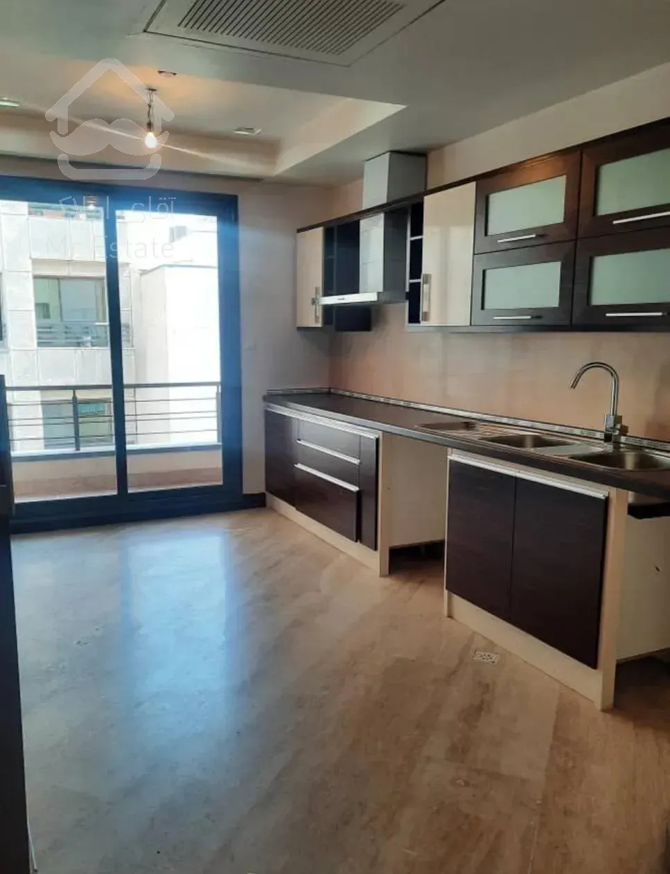 فروش آپارتمان ۱۵۱ متری ۳ خوابه در سعادت‌آباد