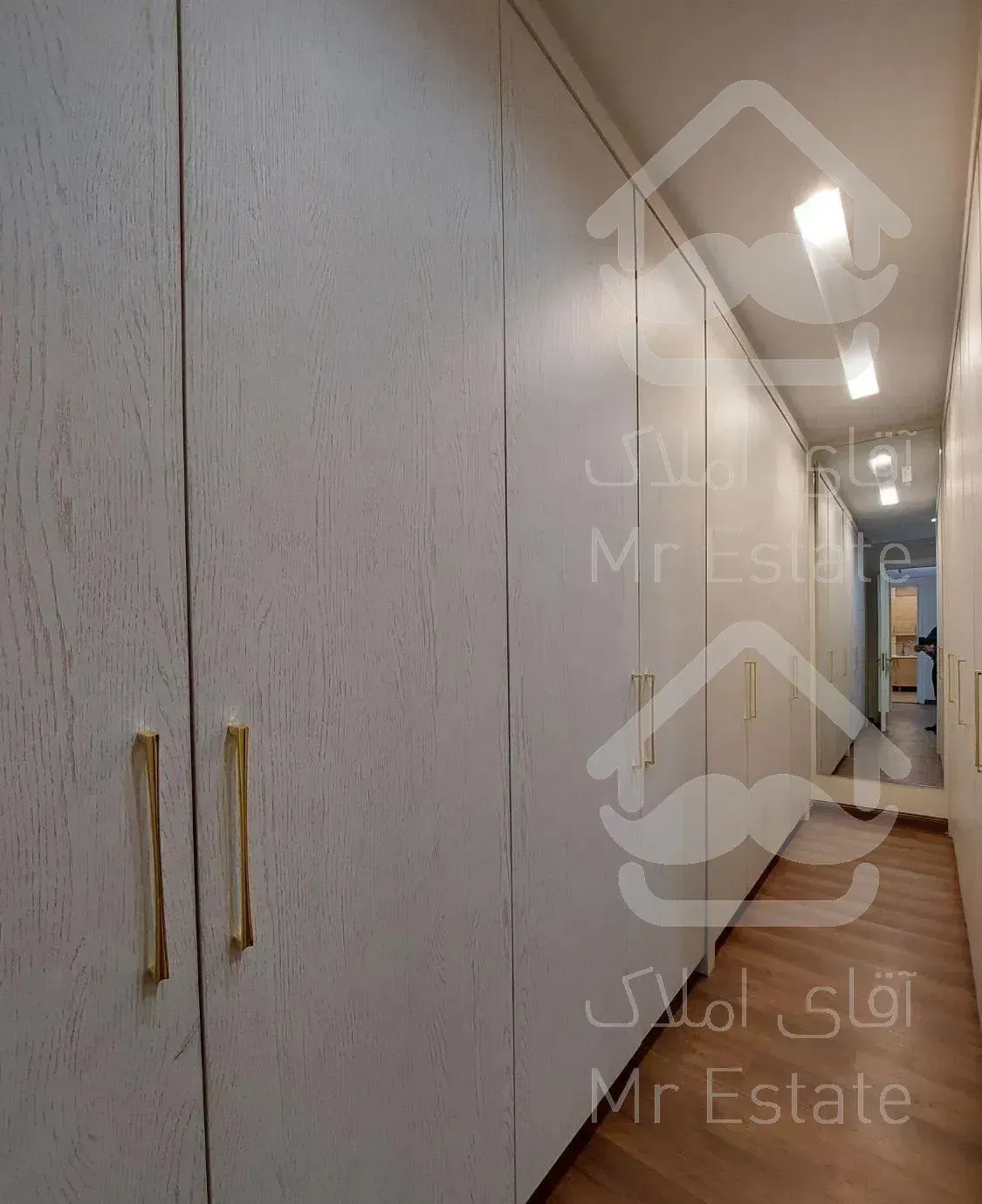 آپارتمان ۳۰۰ متر سه خواب  کلید نخورده