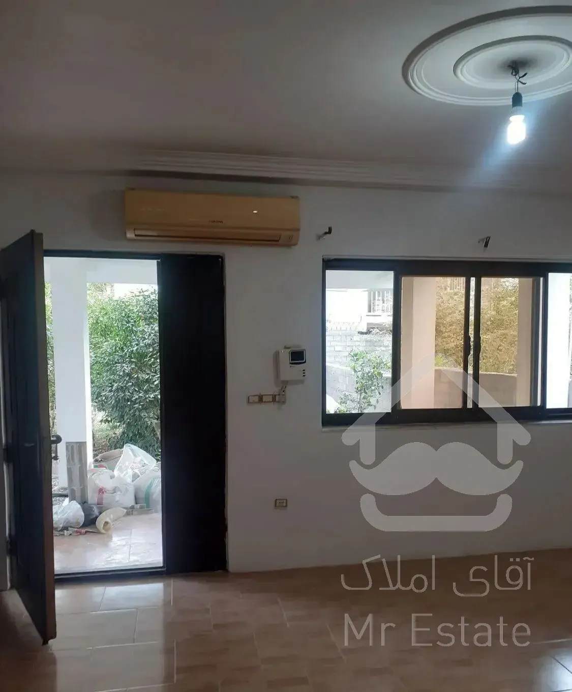 ویلا ۱۲۰متر ۲خواب حیاط دار شیک وتمیز مرکز شهر