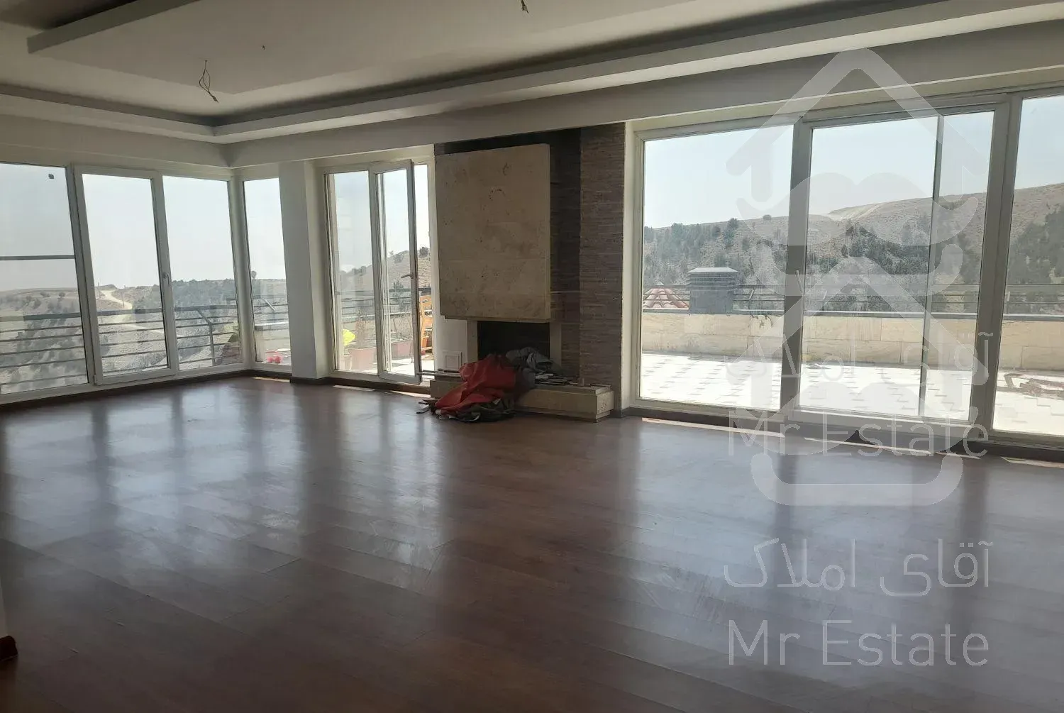 آپارتمان  ۲۴۰  متر  سه  خواب  ویودار