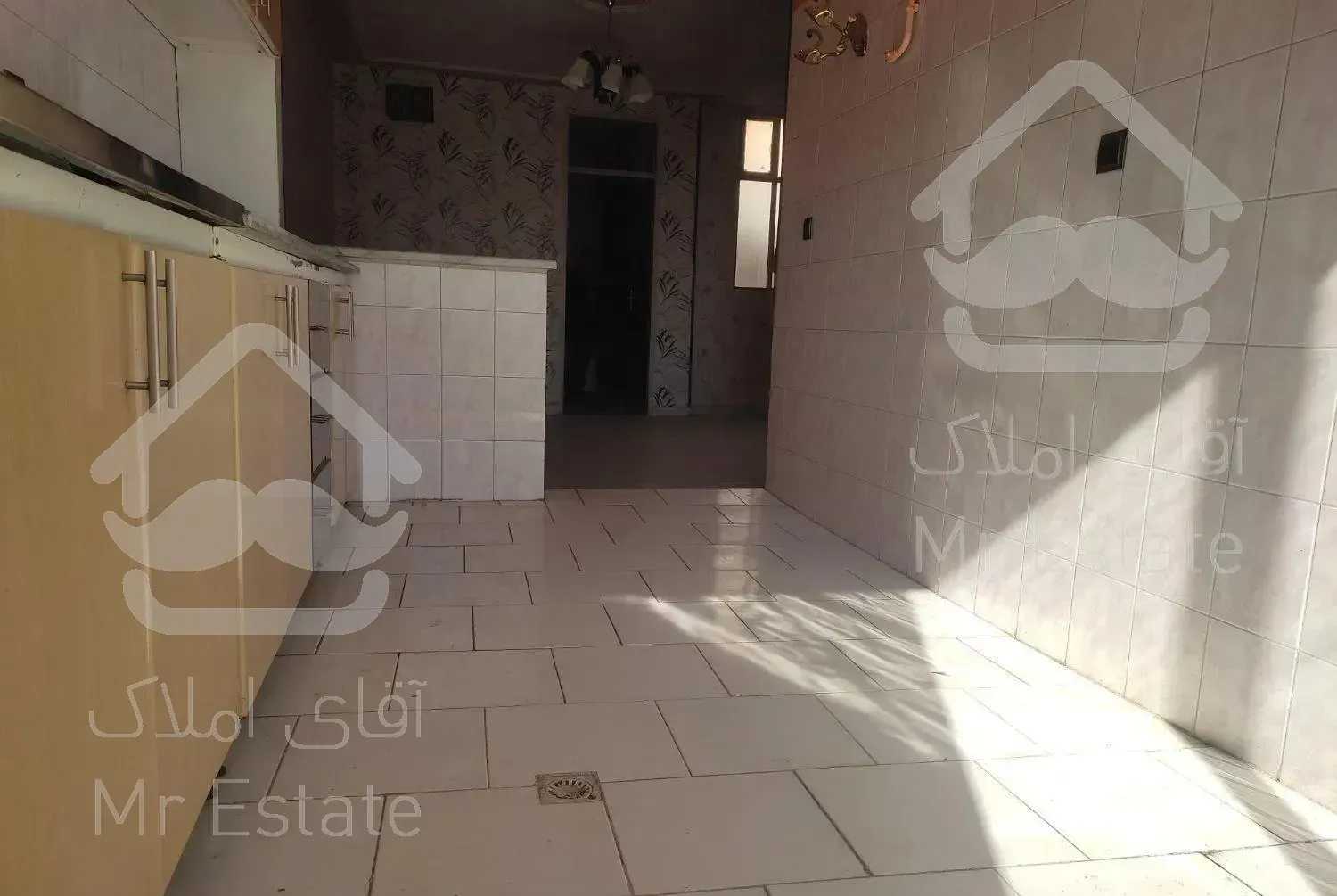 ۷۱متری تخلیه پارکینگ اختصاصی رو به نما چهارم شرقی