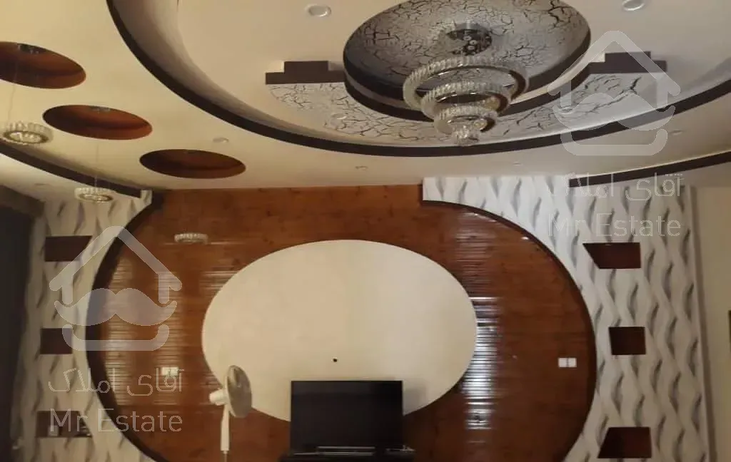 نصاب نصب کاغذ دیواری ‌و پوستر