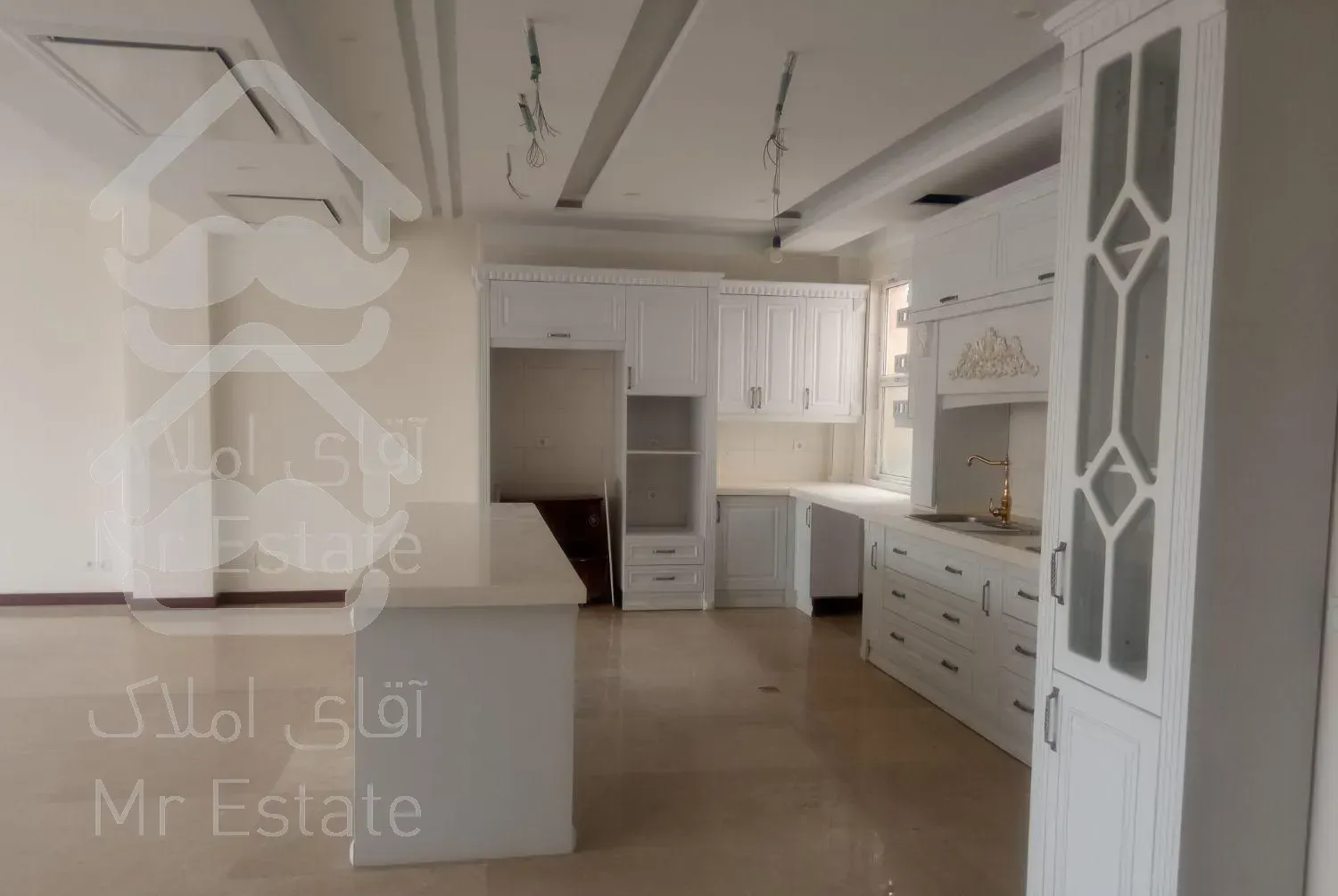 میدان ونک توانیر شمالی 190متر نوساز طبقه اول