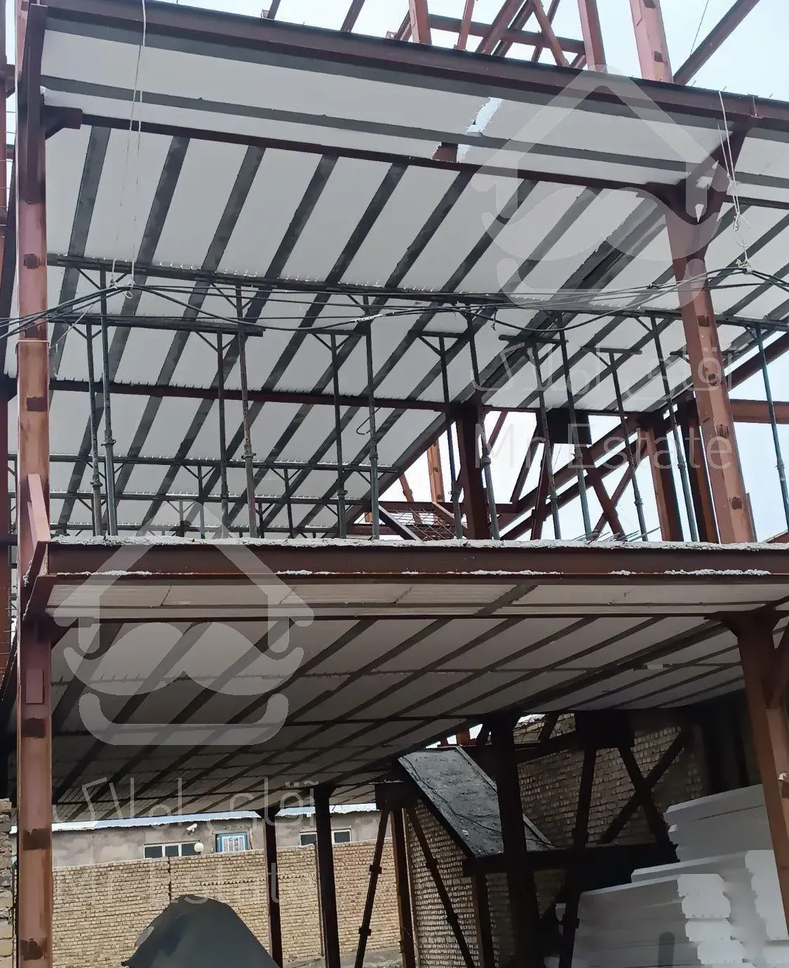 اجرا کننده سقف فلزی و شناژ کف و تیرچه های بتونی