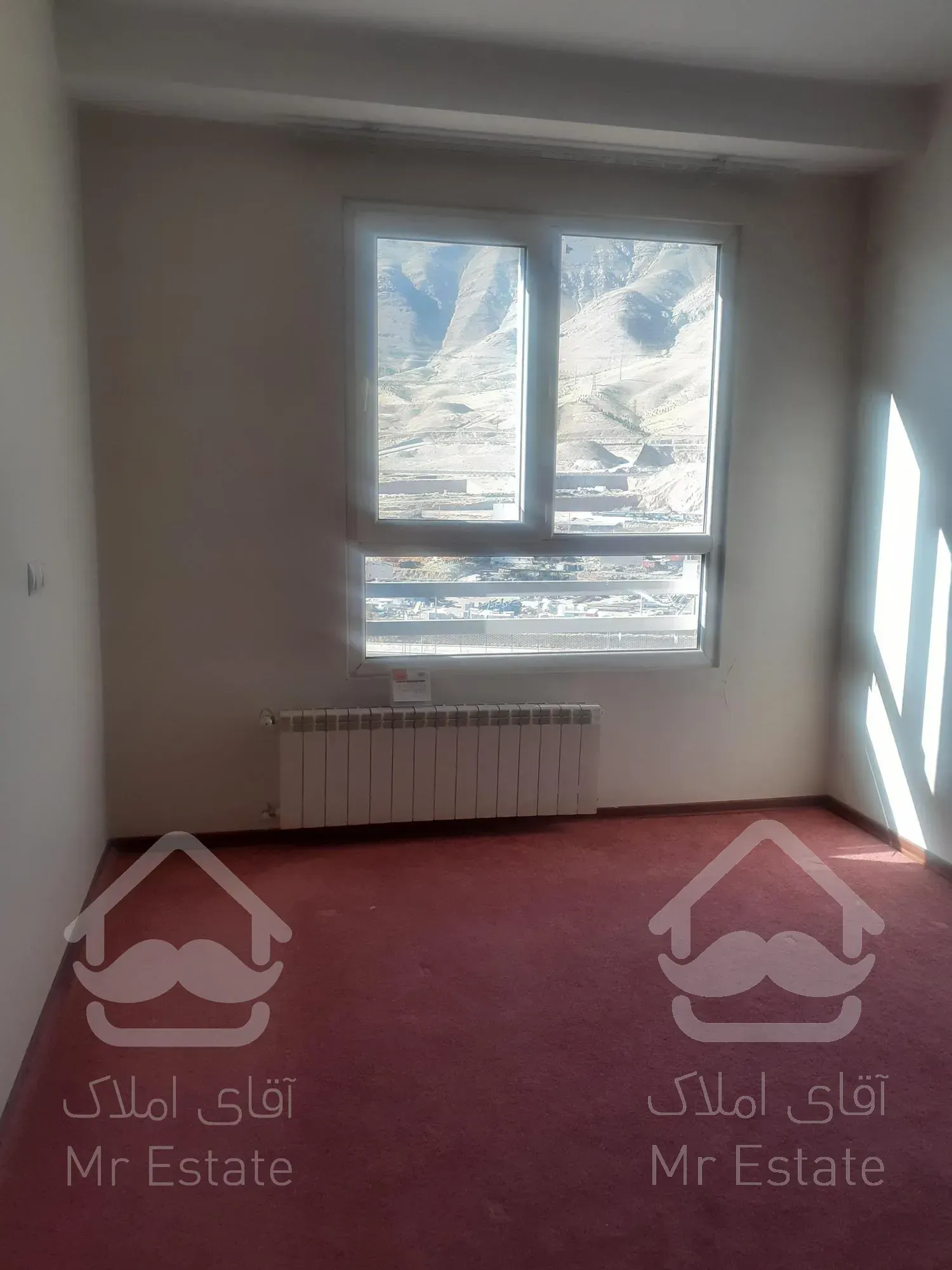 برج ۱۱۲ متری.ویو ابدی کوه سالن پنجره قدی.