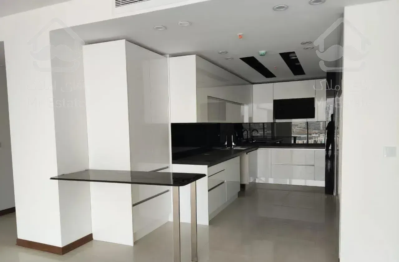 ۱۶۰متر ۳خواب ویو کامل دریاچه چیتگر بدون مشرف