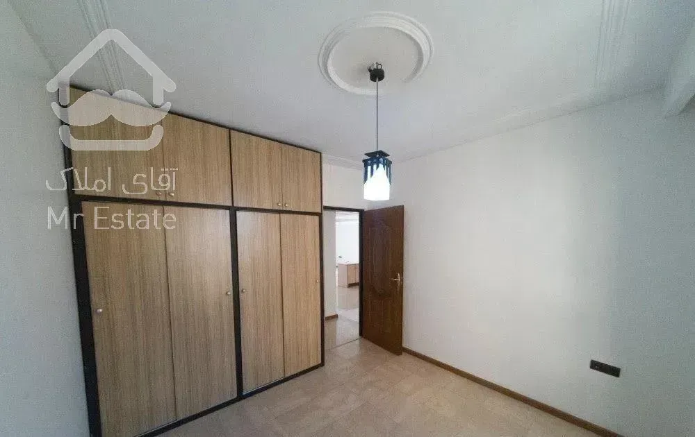 ۱۰۵ متر تک واحدی سه جهت نور