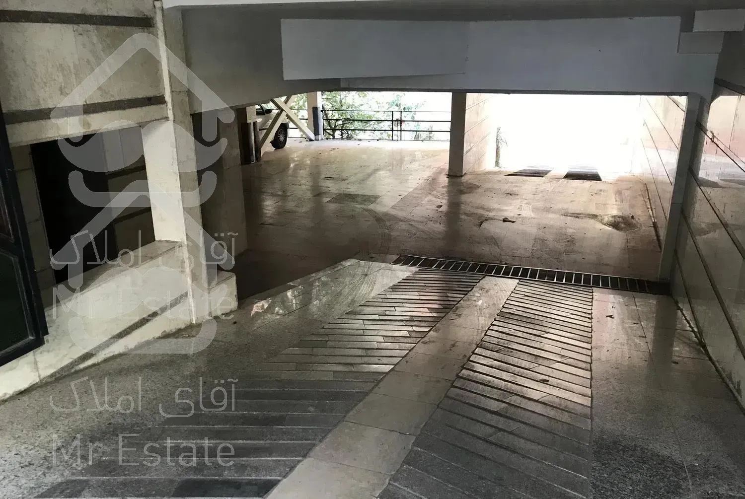 قلهک یزدانیان ۹۵ متر