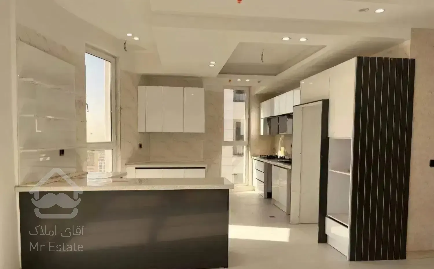 ۱۰۸متر / رونیکاپالاس / غرق نور