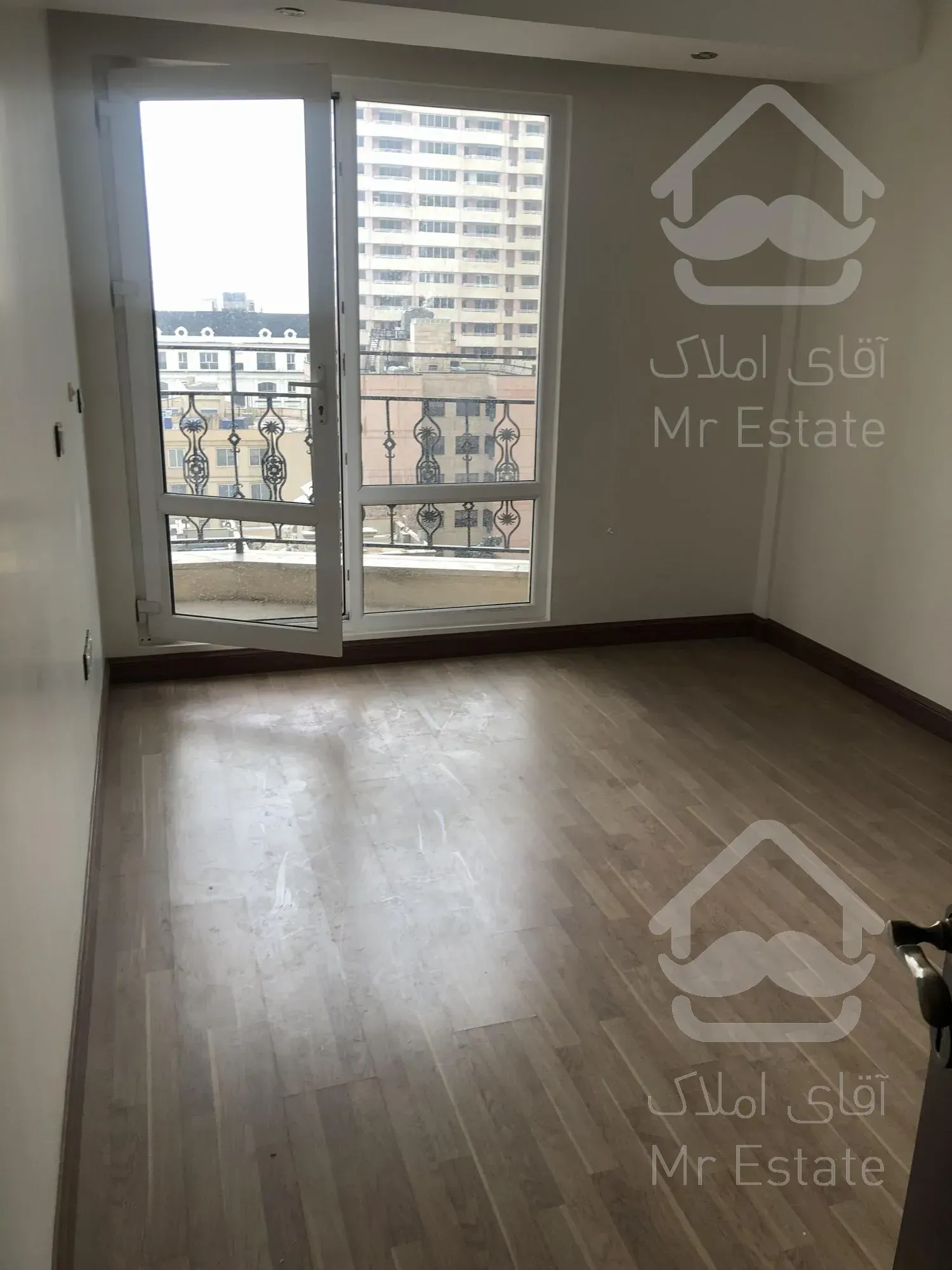 رهن و اجاره آپارتمان ۲۱۵ متری ۴ خوابه نیاوران