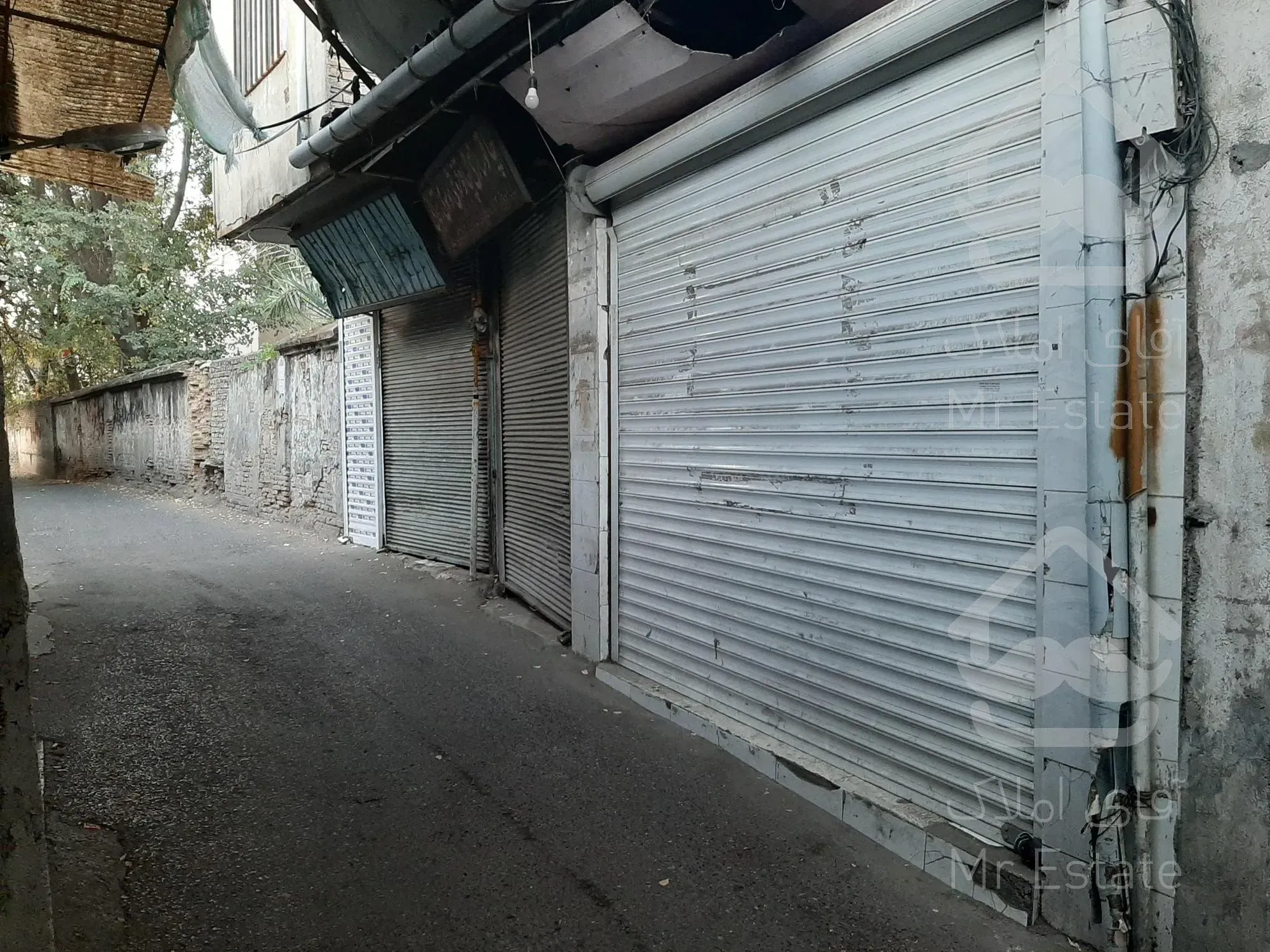 یک باب مغازه حدود ۱۰ متر مرکز شهر برق تلفن شخصی گاز مشاع