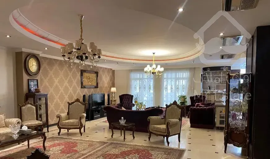 فرمانیه شرقی ۲۱۰ متر طبقه چهارم