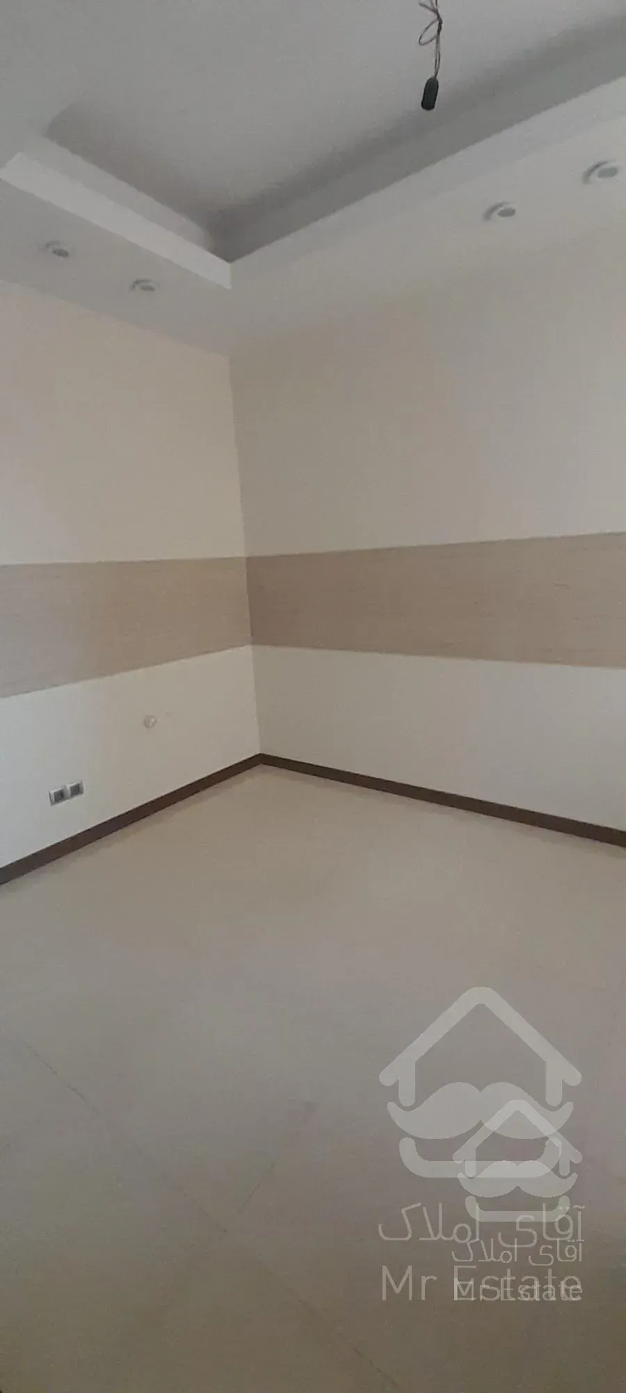 ۶۱ متر موقعیت اداری گاندی خارج از طرح ۱۰ ساله