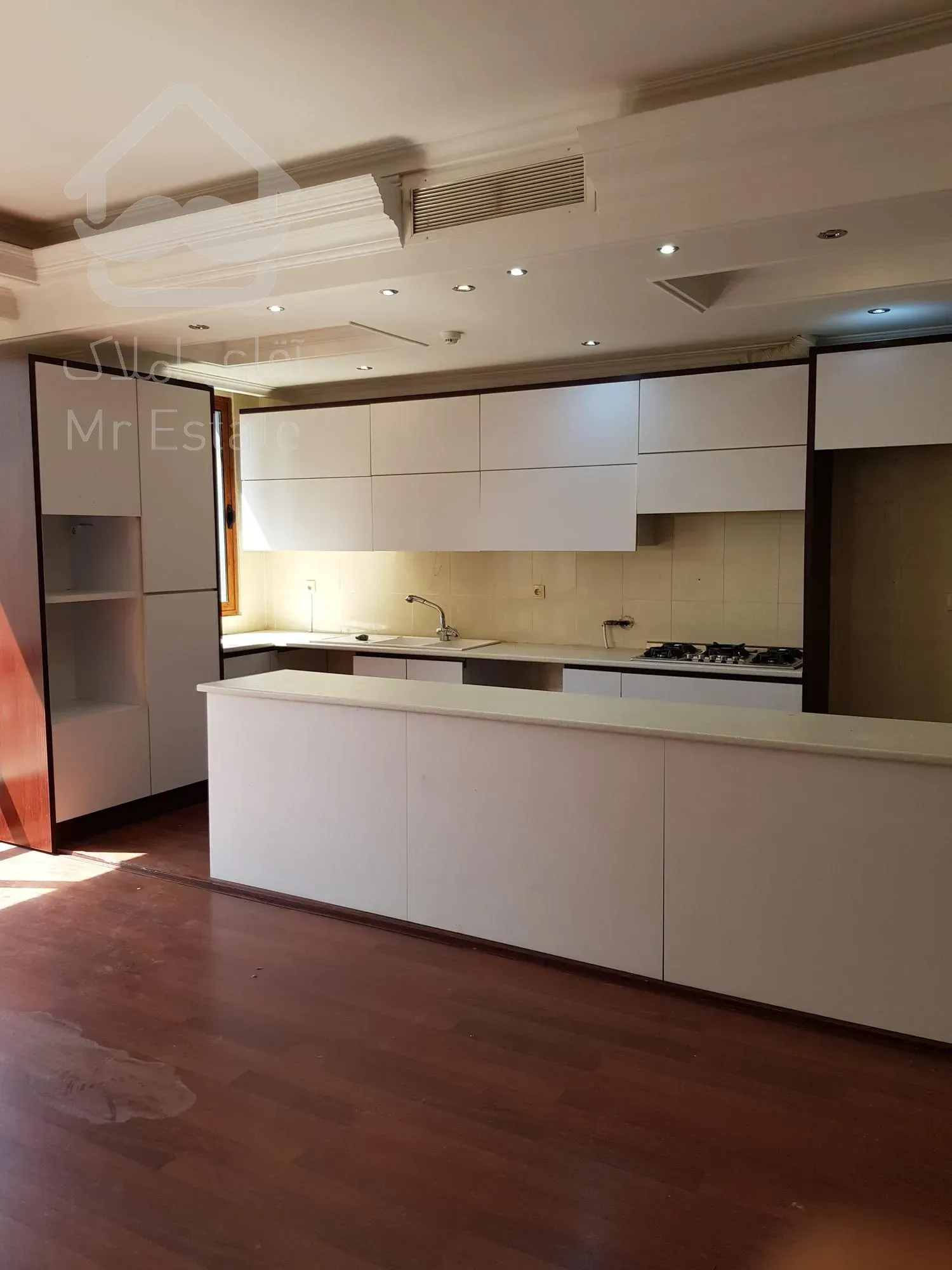 آپارتمان ۱۴۵ متری واقع در سعادت آباد