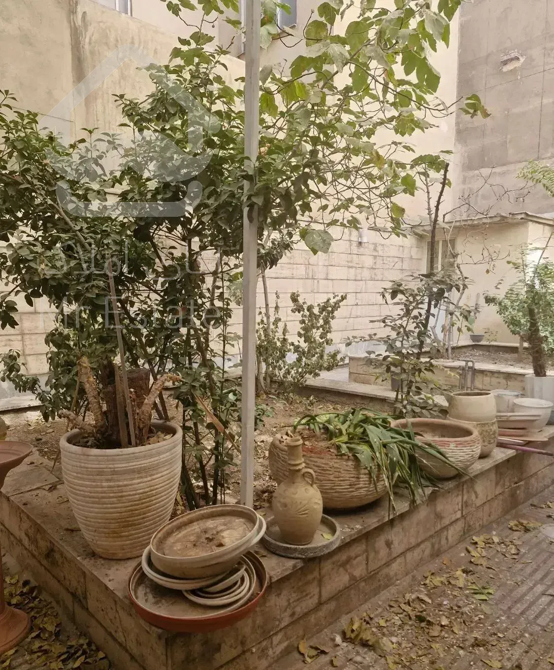 واحد مسکونی ۱ خواب میباشد