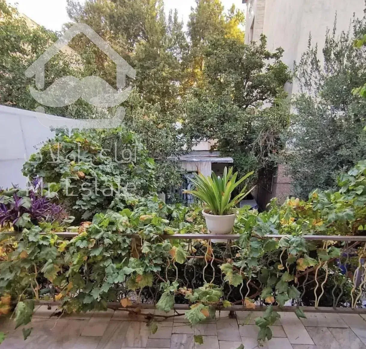 فروش خانه۳۰۰متر۱۳ساله دیزاین  دریاچه راه اهن