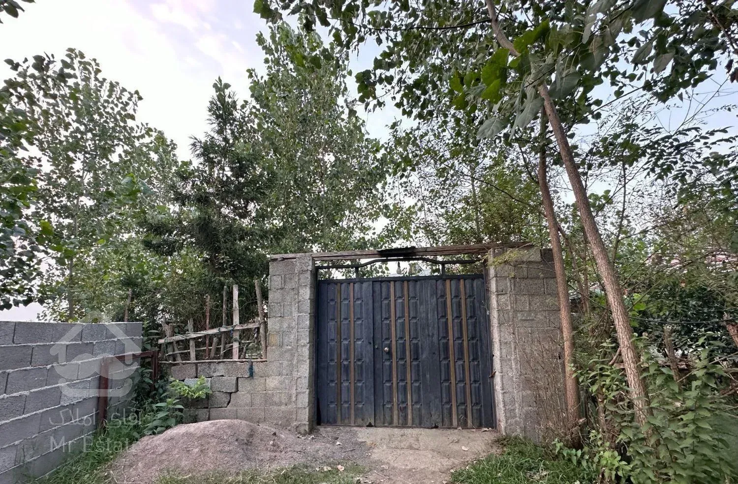 فروش خانه ویلایی ۷۰۰ متری ۲ خوابه