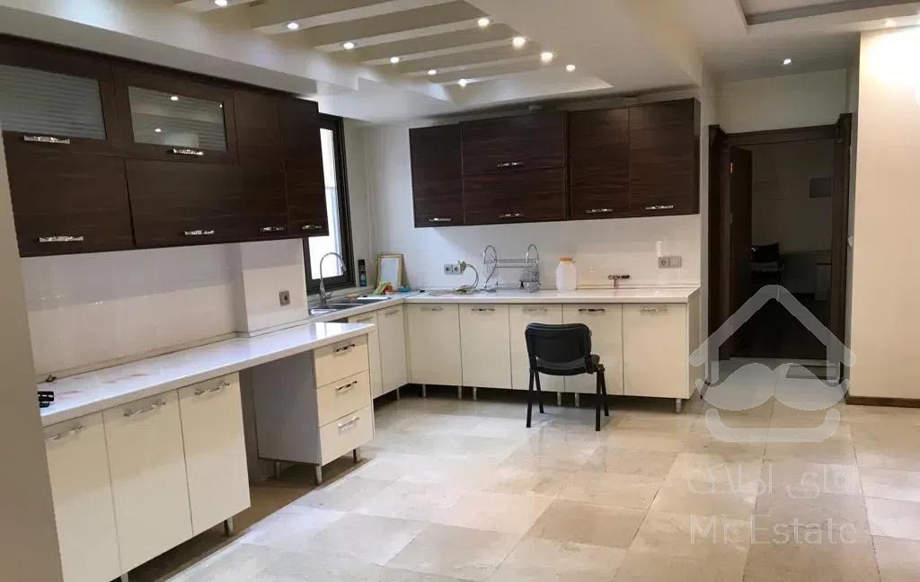 آپارتمان ۲۰۰ متر  اندرزگو