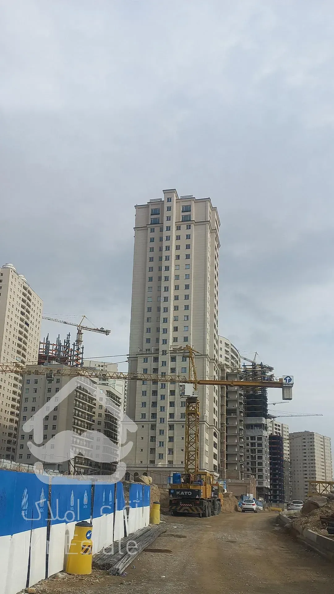 برجی هوشمند و لوکس در کنار دریاچه