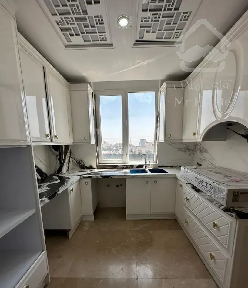 ونک توانیر شمالی ۱۴۳ متر۳ خواب۲پارکینگ کلید نخورده