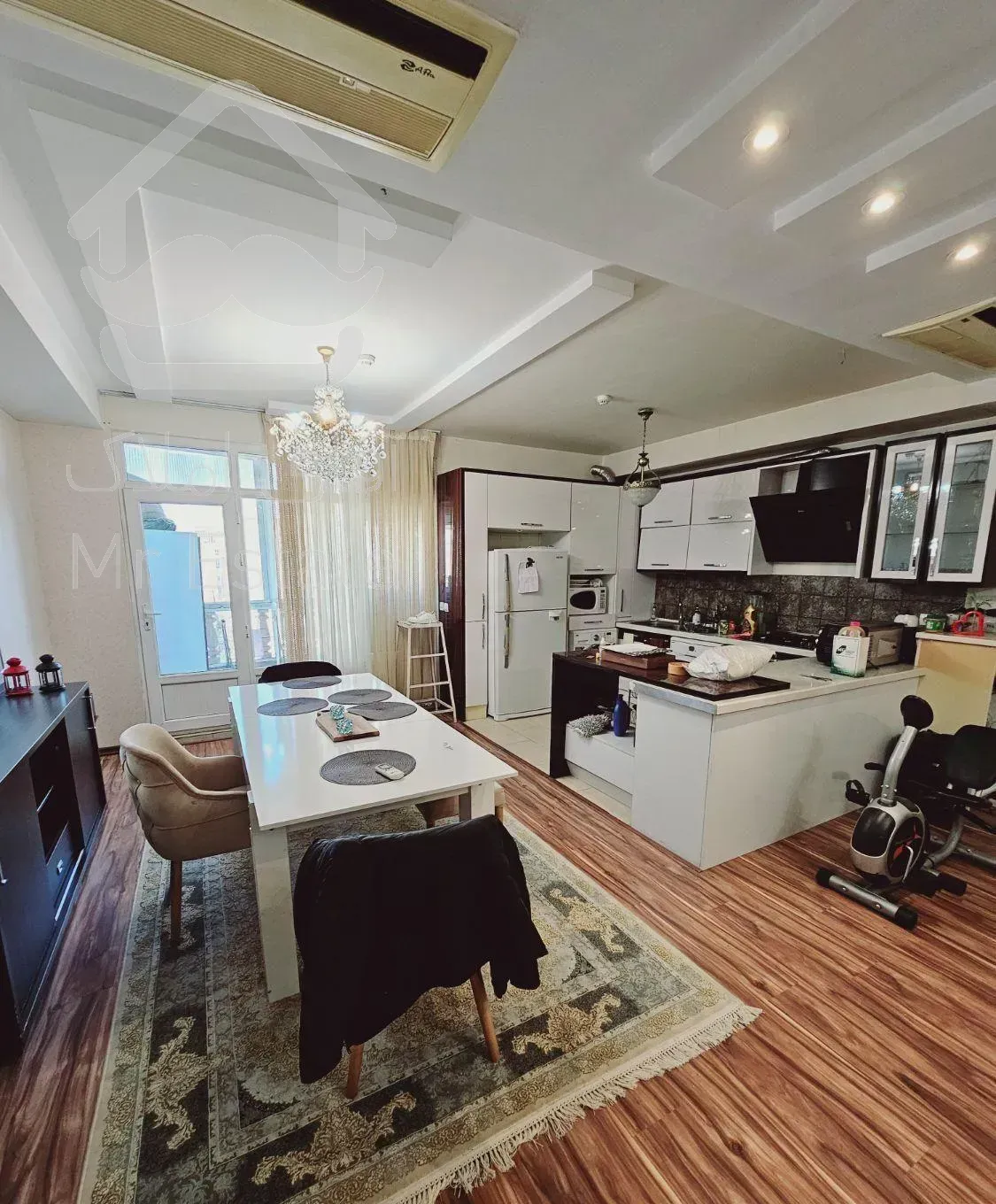 ۹۹ متری  برج مهتاب روبه پارک /اباذر-بهنام