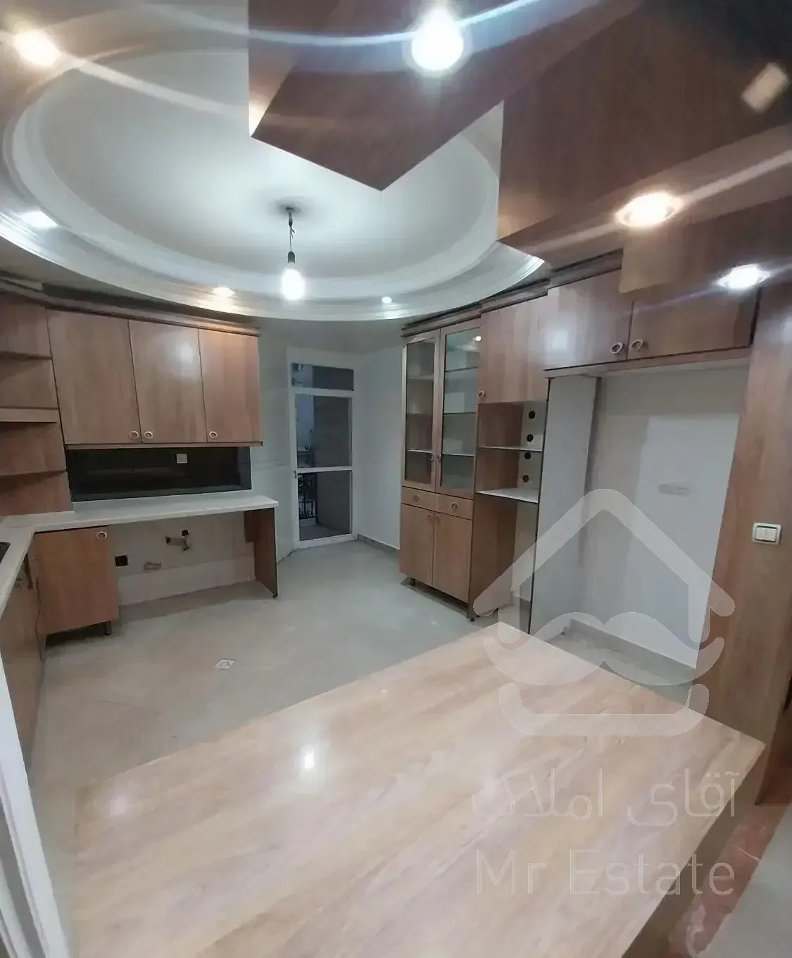 دروس (خ زمرد ) ۱۲۵ متر ۳خوابه ۱۵ ساله