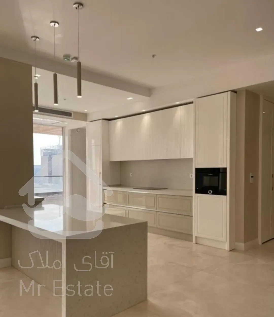 نیاوران/۳۳۵متر/۴پارکینگ/مشاعات هتلینگ/۵ساله