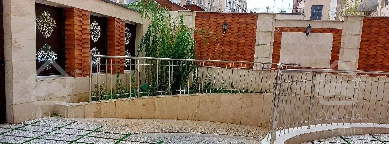 ۱۰۰ متر نوساز پارک لاله