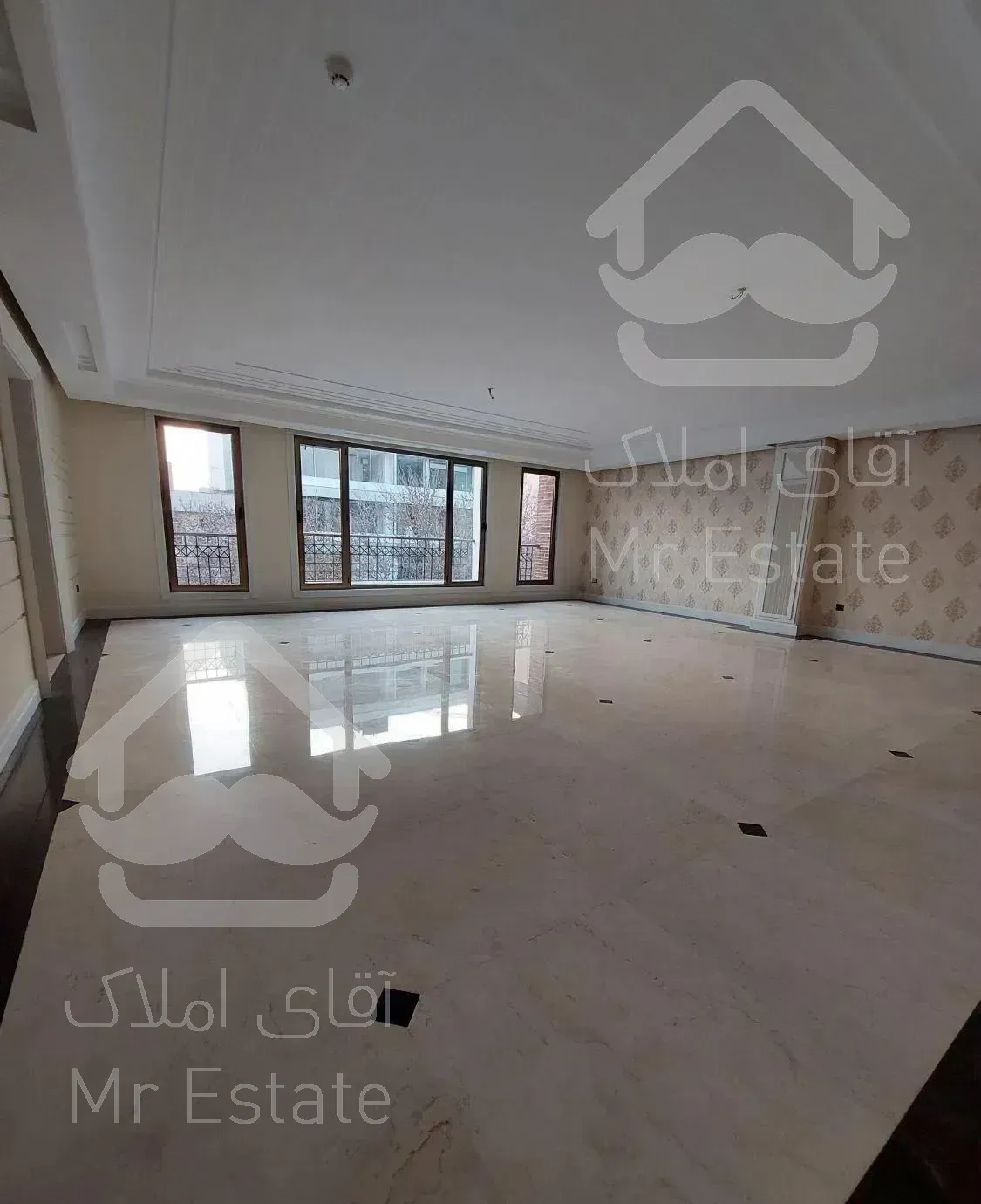 آپارتمان ۳۰۰ متر سه خواب  کلید نخورده