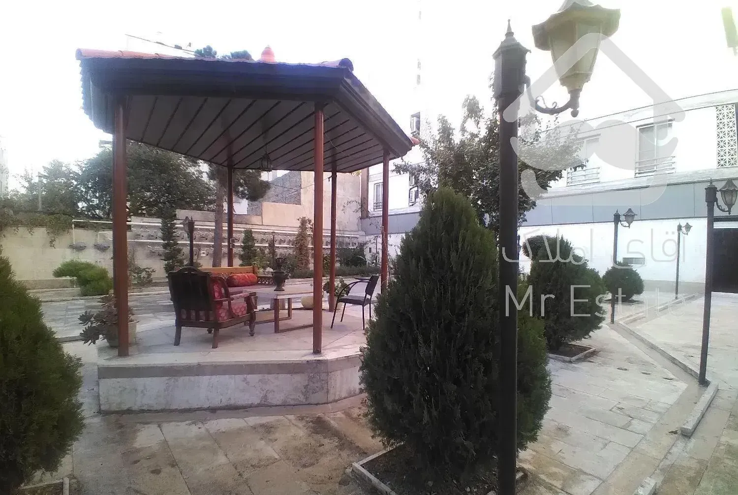 85 متر نوبنیاد / ورودی از لابی / حیاط مشجر