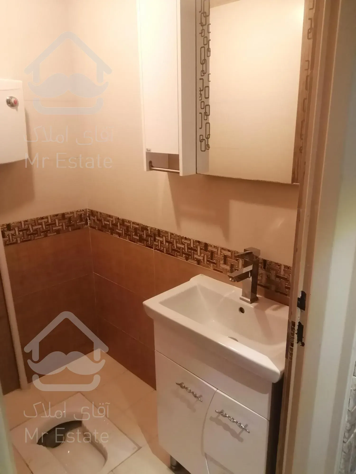 کاشانی بهنام ۹۵ متر فول امکانات تخلیه