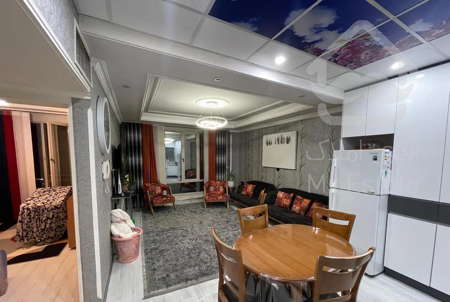 ۶۱ متر دو خواب رو به آفتاب