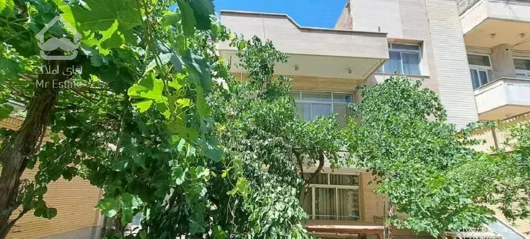 حیاط شخصی 240 متری - پاستور/حاج‌جبارنایب