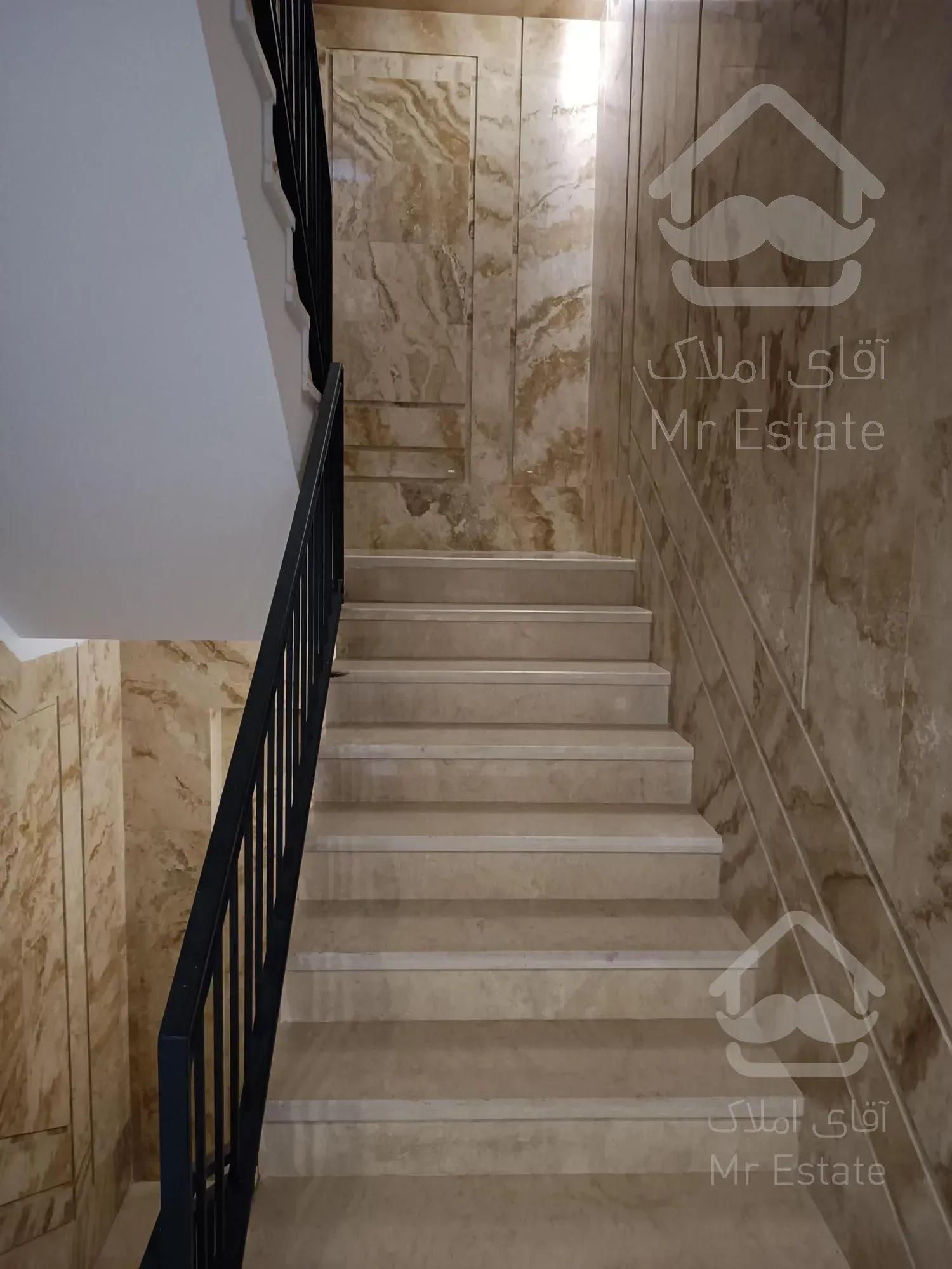 صادقیه ساختمان سند اداری ۳۱۰۰ متر اداری و تجاری یکجا واگذار میگردد