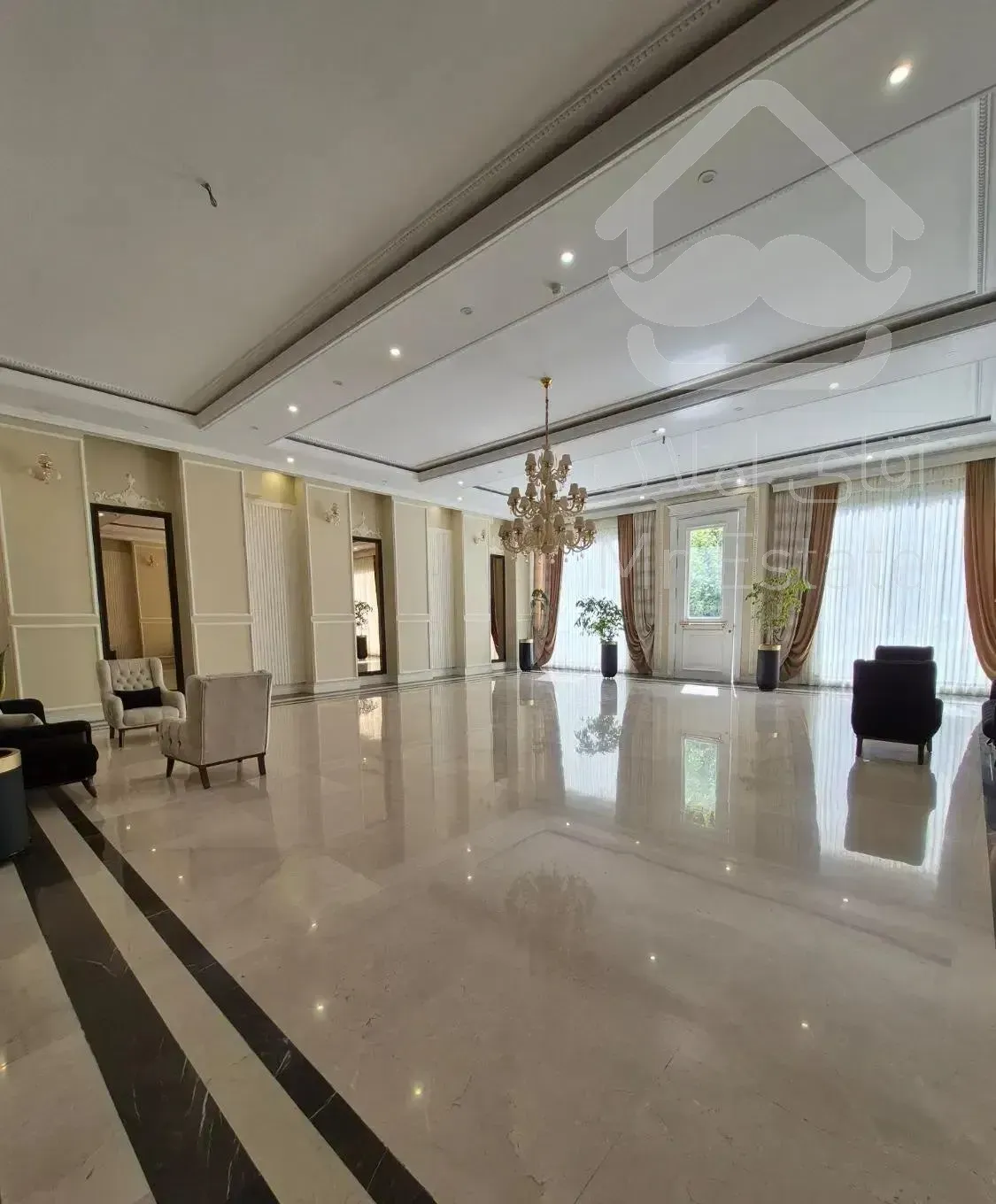 ۲۹۰ متر ۴ خواب / استخر دار / تخلیه