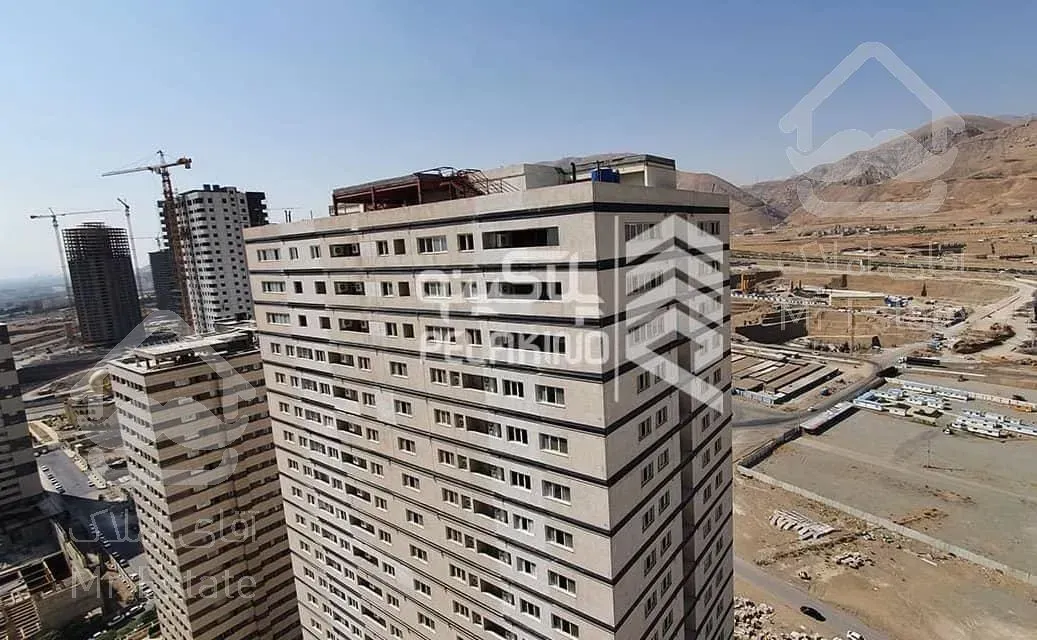 فروش آپارتمان ۱۱۱متری ارکیده چیتگر با ویو دریاچه منطقه ۲۲