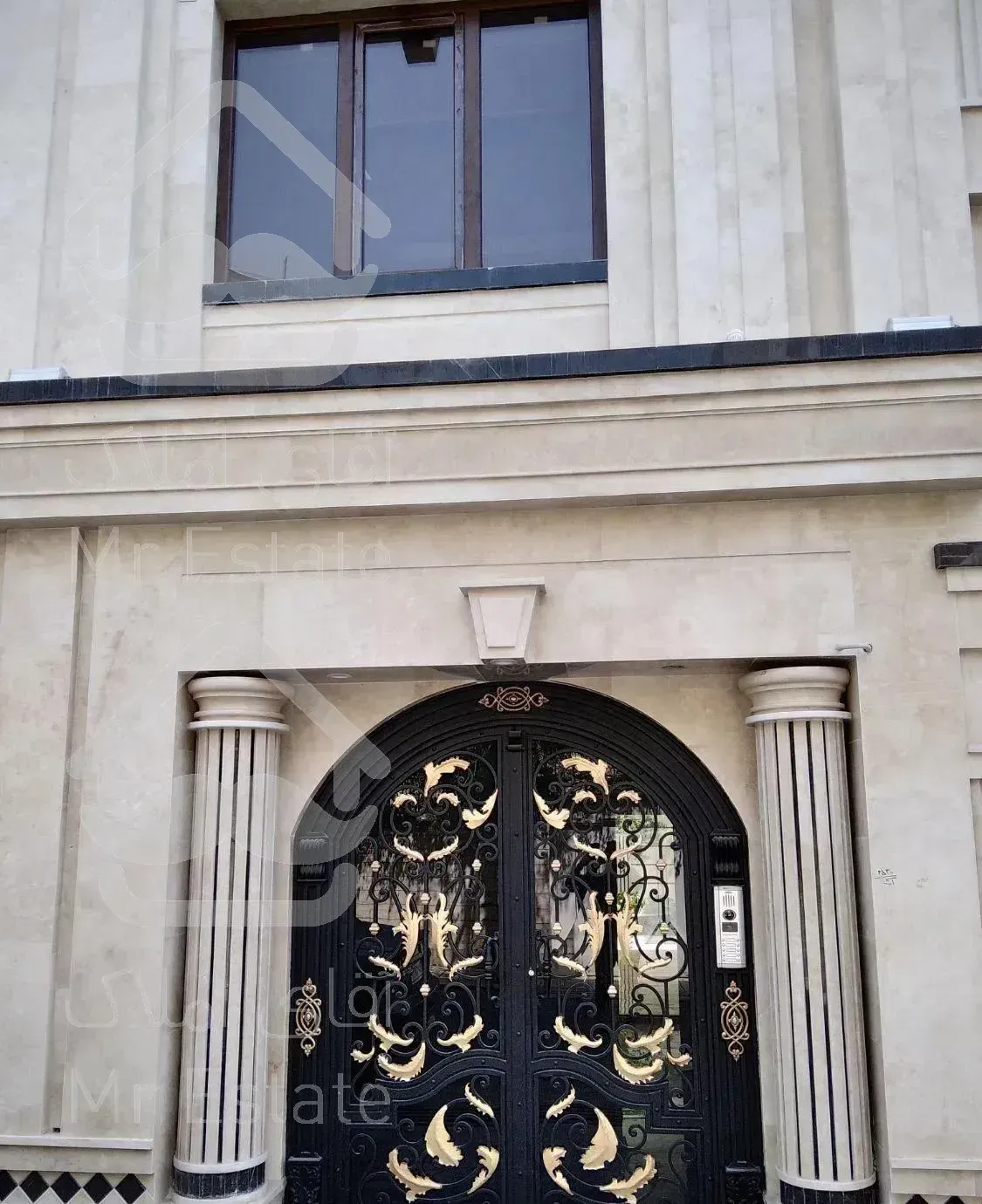 نوساز ۱۴۲ متری ۳ خوابه فلکه اول