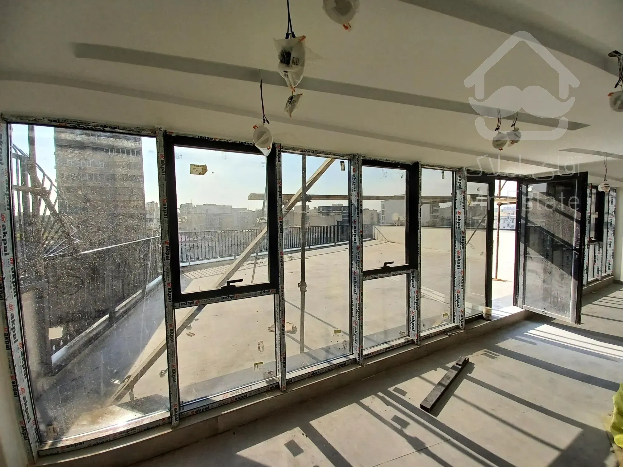 اجاره مستغلات سند اداری نوساز صادقیه